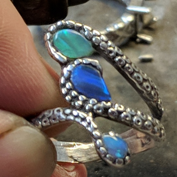 Sterling silver octopus tentacle ring with opal - Picture 5 of 5